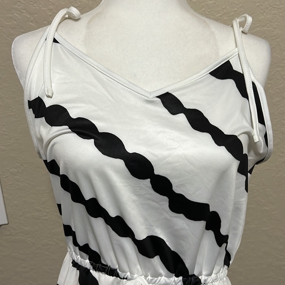 Dress - Picture 2 of 7